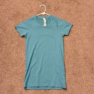 NEW WITHOUT TAGS Lululemon Swiftly Tech Short Sleeve Womens 4 Waist Length RT$68